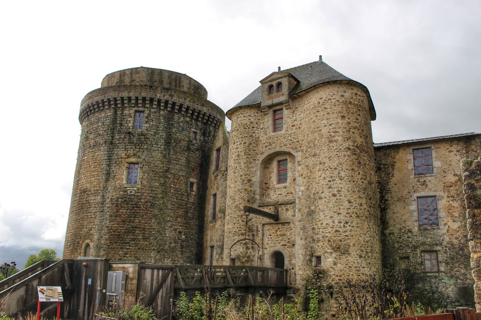 Chateau_Saint_Mesmin_1.jpg