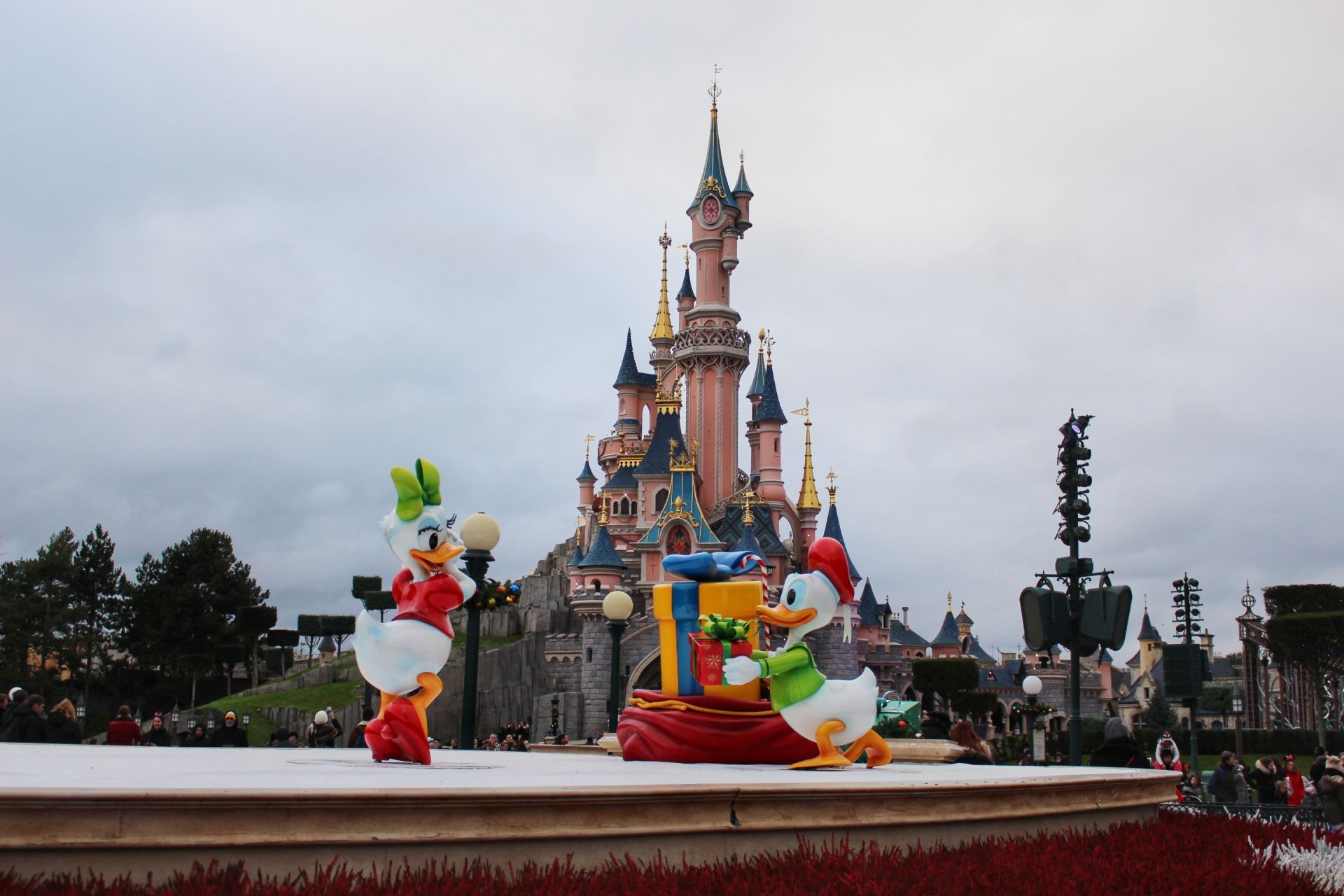 DisneyLand_Paris_1.jpg